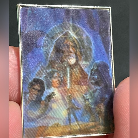 Star Wars dual image illusion pin | Loungefly - Picture 2 of 4